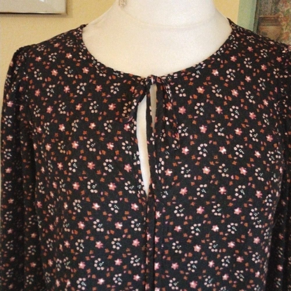 Universal Thread Retro Floral Top - Picture 2 of 9